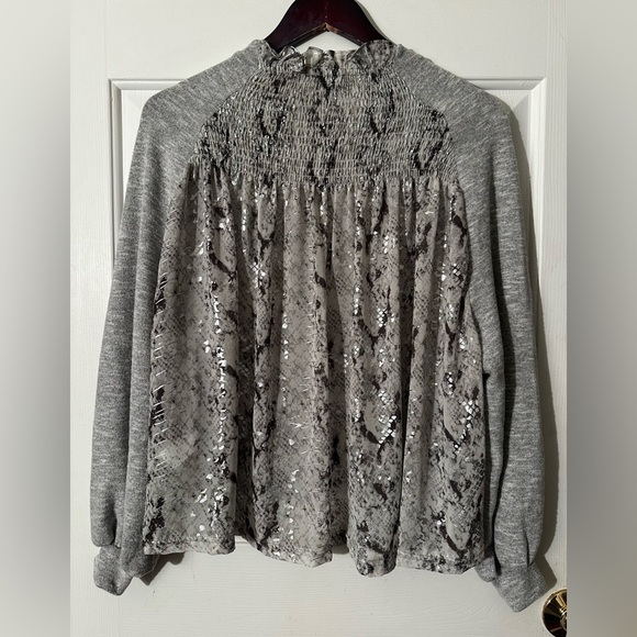 THML Blair Grey Knit Metallic Snake Print Size SMALL Lightweight Balloon Sleeves - Picture 9 of 11